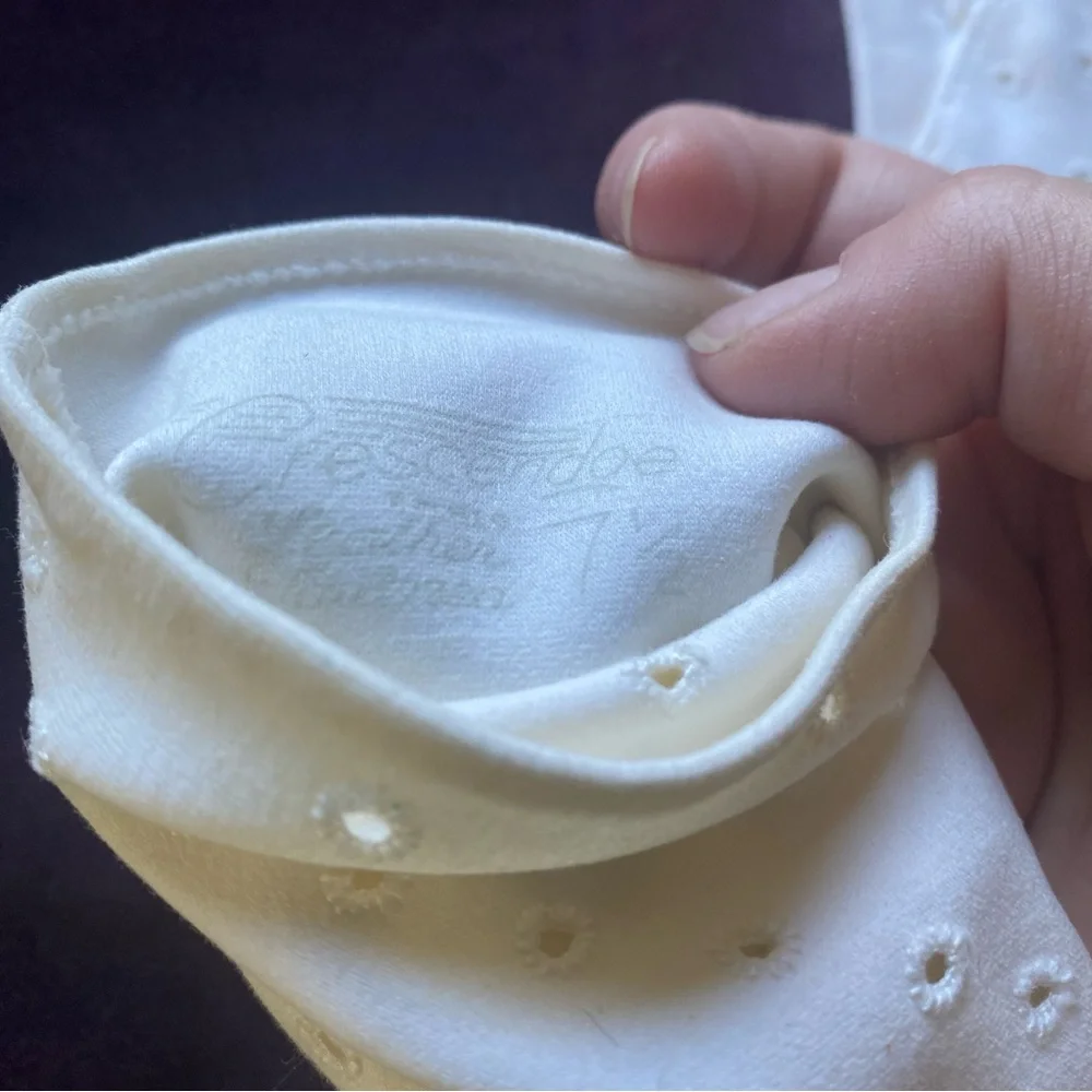 VTG 60’s Crescendoe Craftsman White Eyelet Lace Driving gloves. Excellent shape!